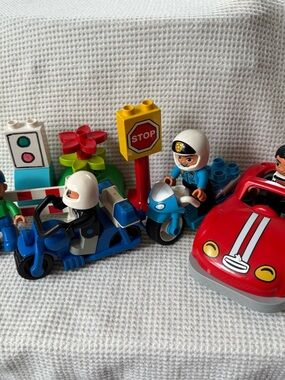 Lego Duplo Policeman police officer motorcycle Robber car playset lot